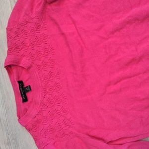 Hot pink Banana Republic sweater cute knit details around top long sleeve